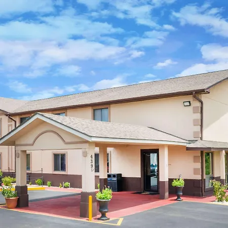 Motel Super 8 By Wyndham Warrensburg